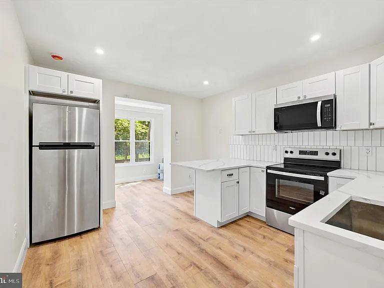 6419 Race St #B — Photo 3