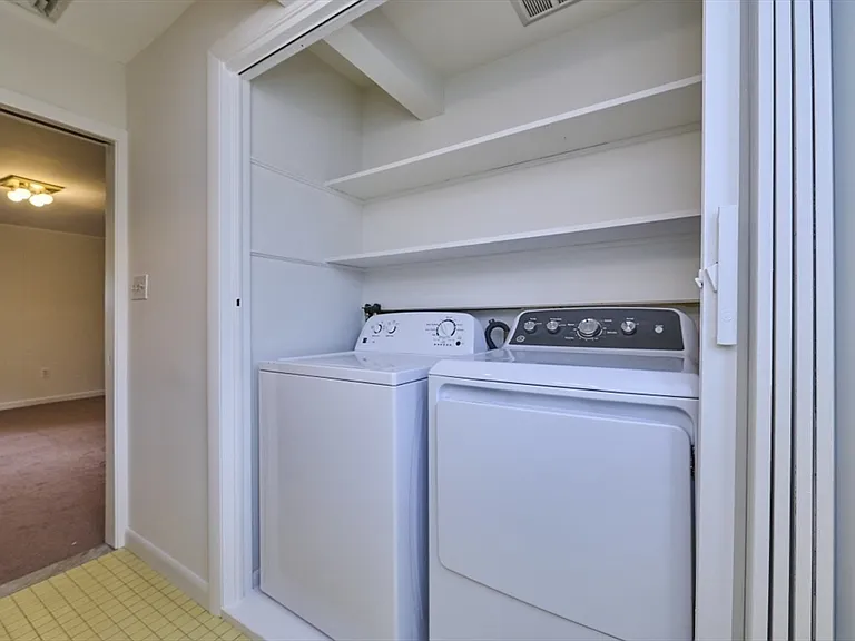 51 Pratt Dr — Photo 9