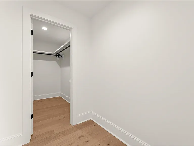 1270 Glen Eagle Dr — Photo 40