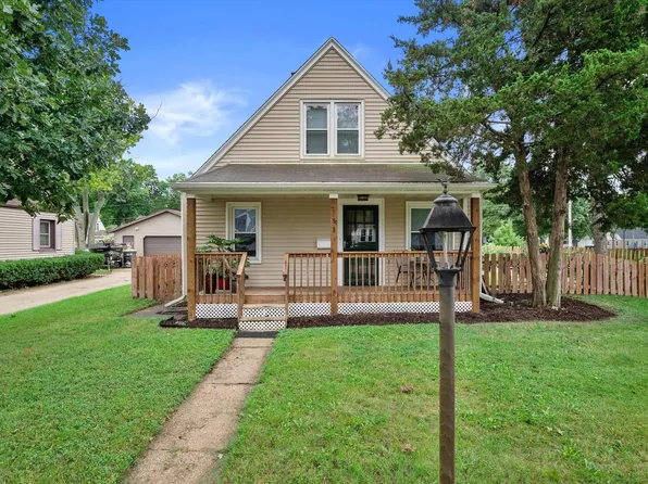 153 W Roberta AVENUE, Waukesha, WI 53186