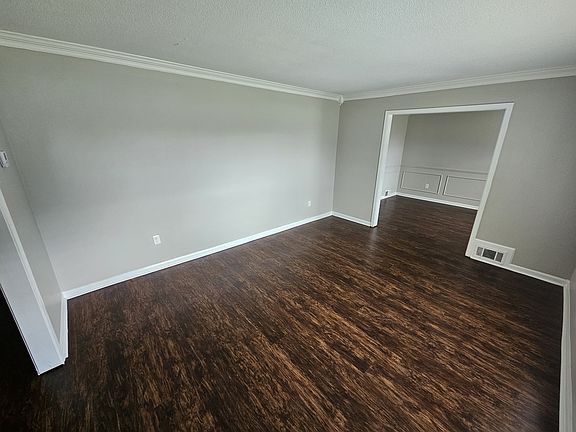 3rd image of 5910 Grosvenor Ave