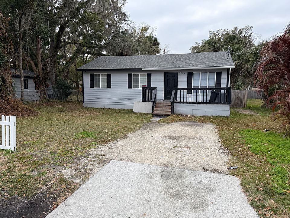 1st image of 704 Bay Ave