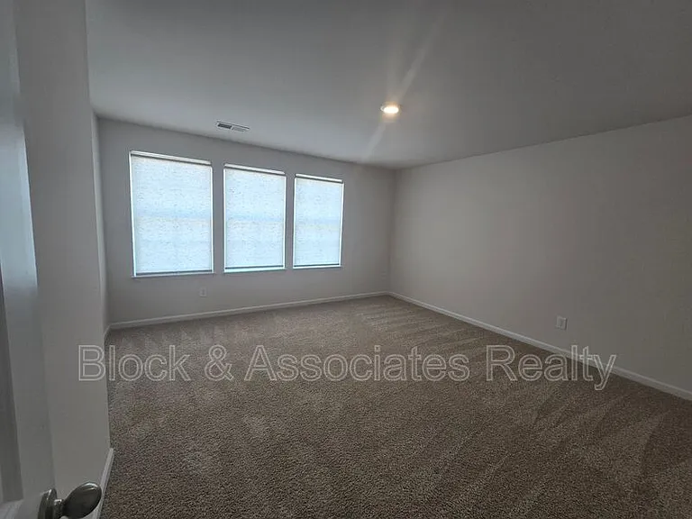 310 Beresford Way — Photo 22
