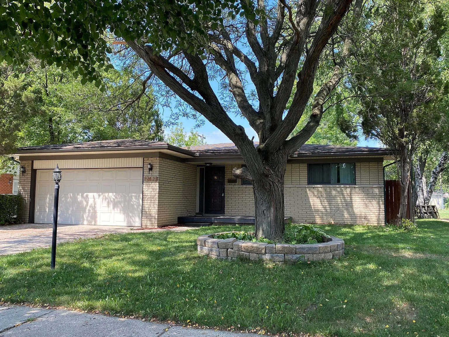 3 bed, 2.5 bath, 1505 sqft, $2,600 — Photo 3