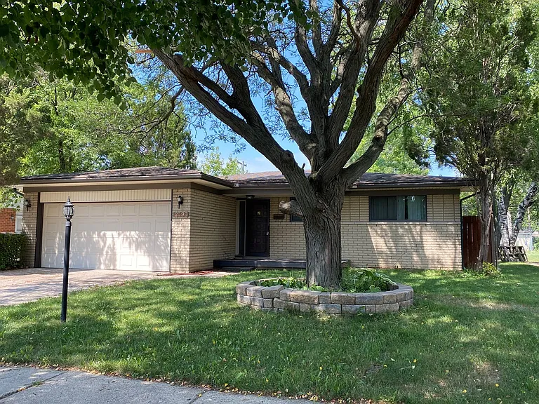 2793 Athena Dr — Photo 2
