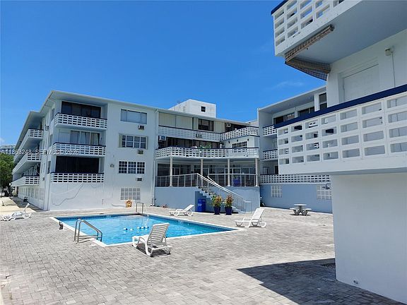 3rd image of 6484 Indian Creek Dr APT 320
