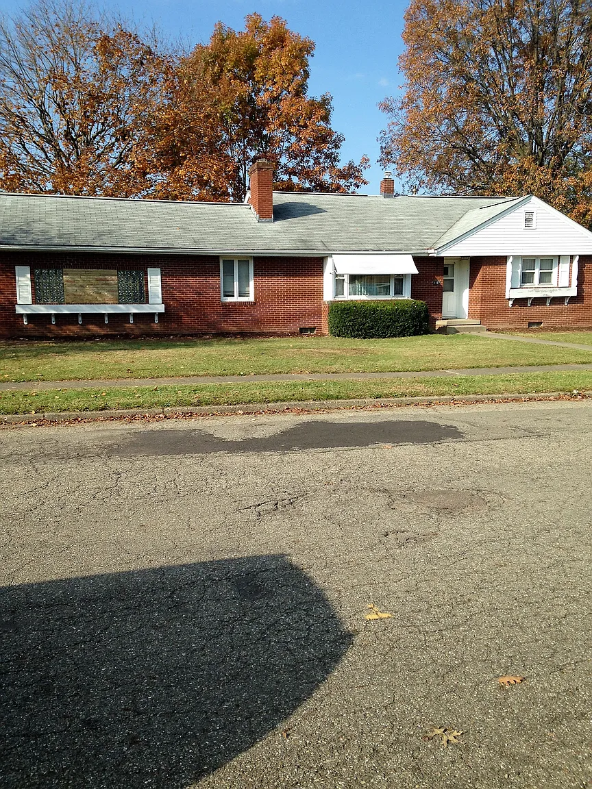 1107 4th St NE photo 1