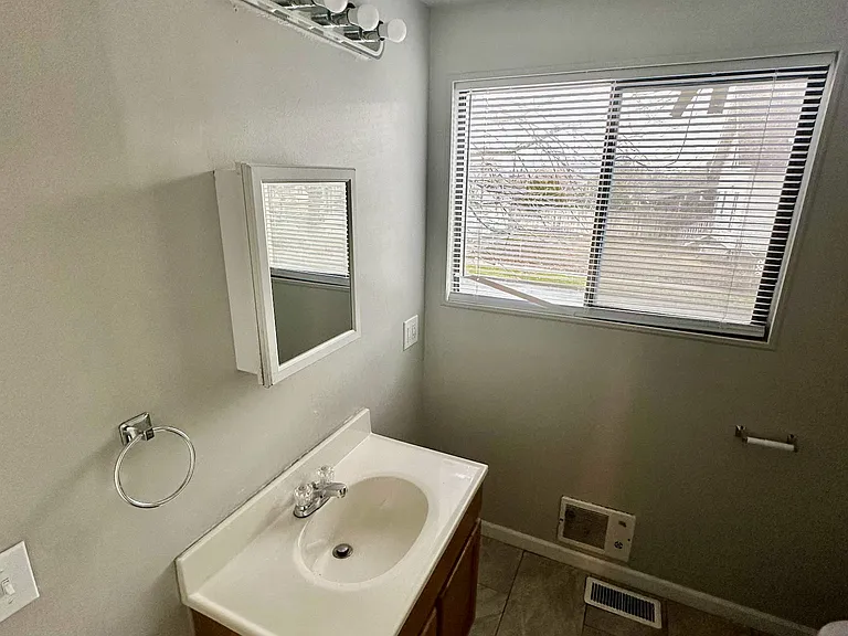 947 E Augusta Ave #C — Photo 14