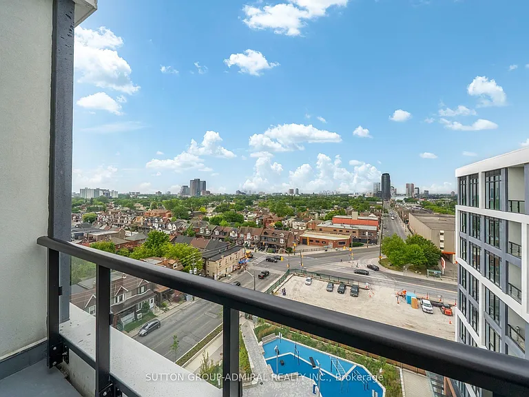 858 Dupont St #Penthouse 43 — Photo 36