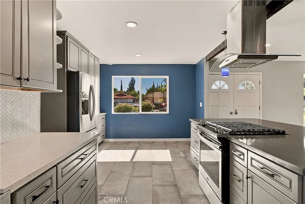 3 bed, 1383 sqft, $3,595 — Photo 4