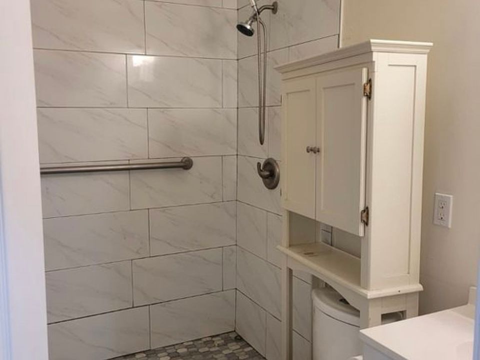 2nd image of 519 W 219th St #B