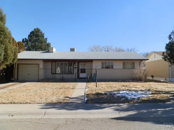 2126 Oakwood Ln, Pueblo, CO 81005