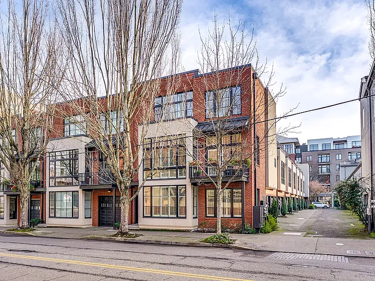 752 NW 12th Ave — Photo 45