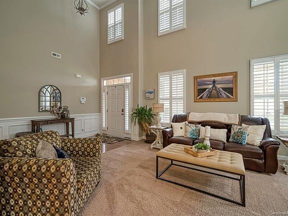 3rd image of 9736 Ravenscroft Ln