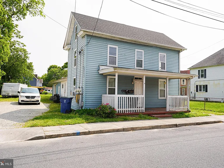 202 E Grove St #A — Photo 4