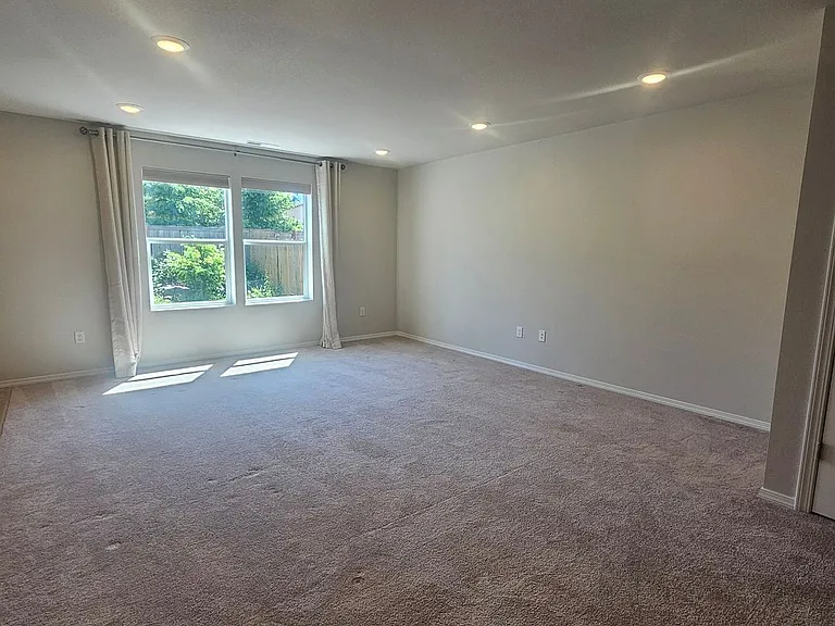 4268 SE Elijah Ct — Photo 3