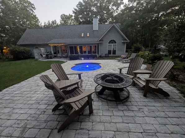 77 James F Byrnes St, Beaufort, SC 29907