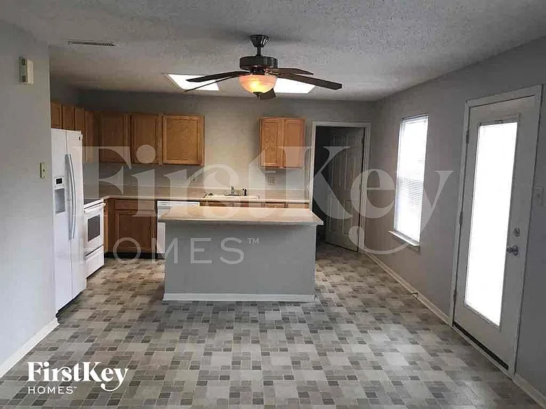 5702 N Jefferson Dr — Photo 6