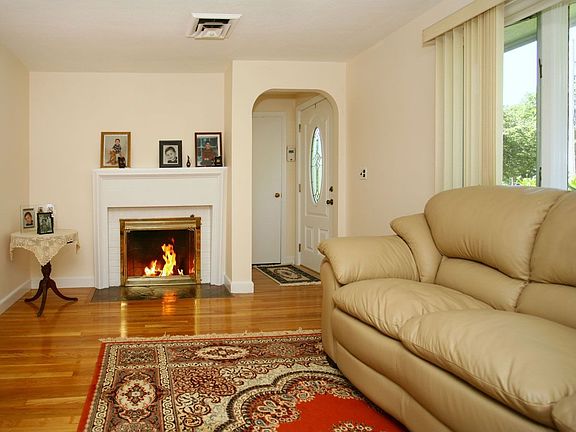 Living Room/Fireplace