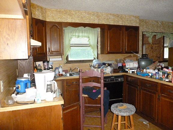 3rd image of 5428 S Hampshire Blvd
