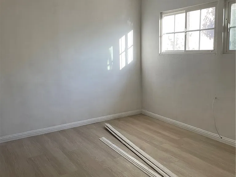 10406 Densmore Ave — Photo 8