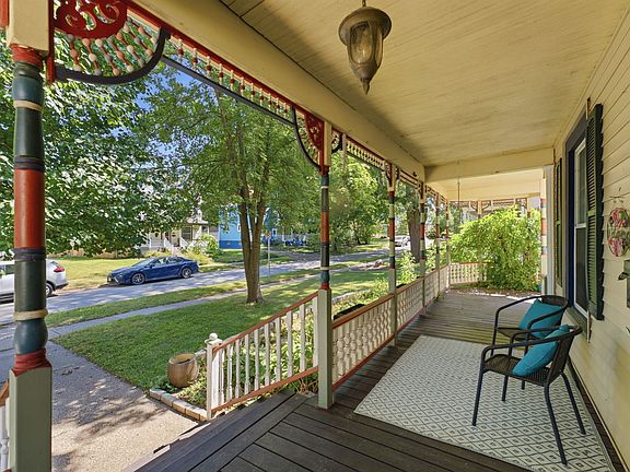 3rd image of 32 Oak Ln