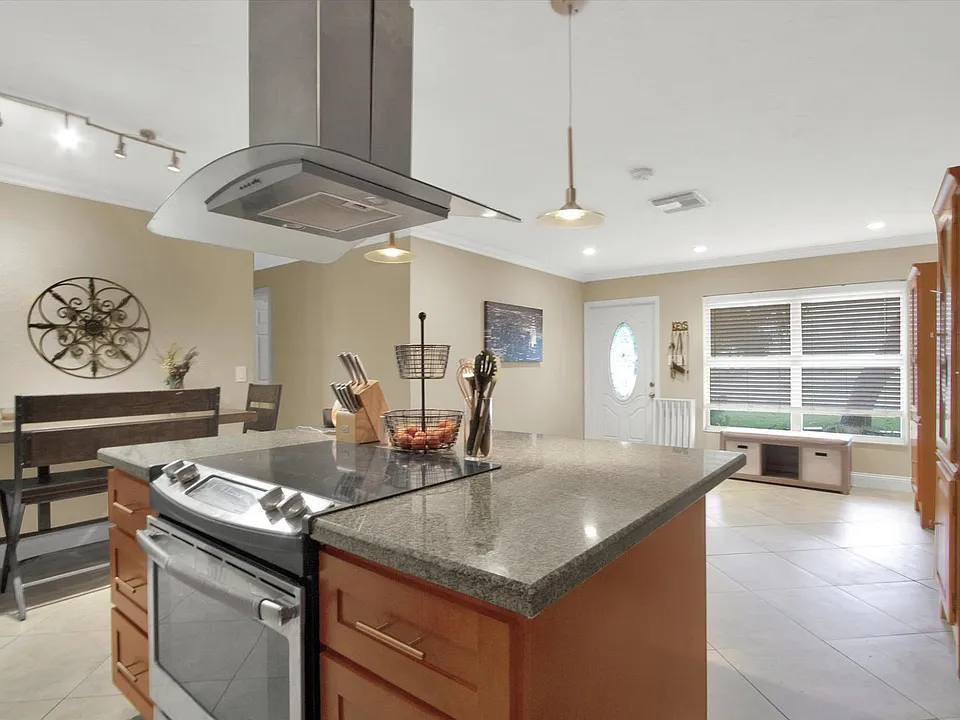 3400 Linden Dr