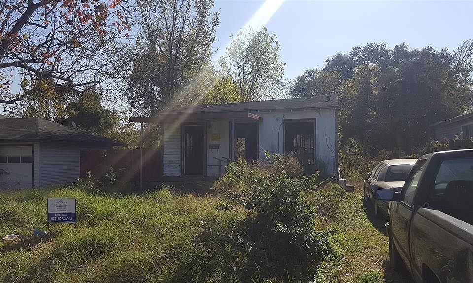 2nd image of 226 Owens St
