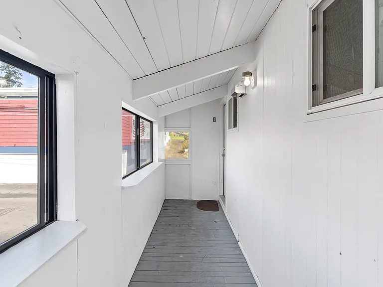 112 E 1st St #1 — Photo 14