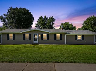 1929 Tanglefoot Ln, Bettendorf, IA 52722