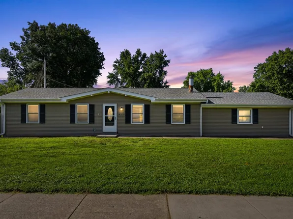 1929 Tanglefoot Ln, Bettendorf, IA 52722