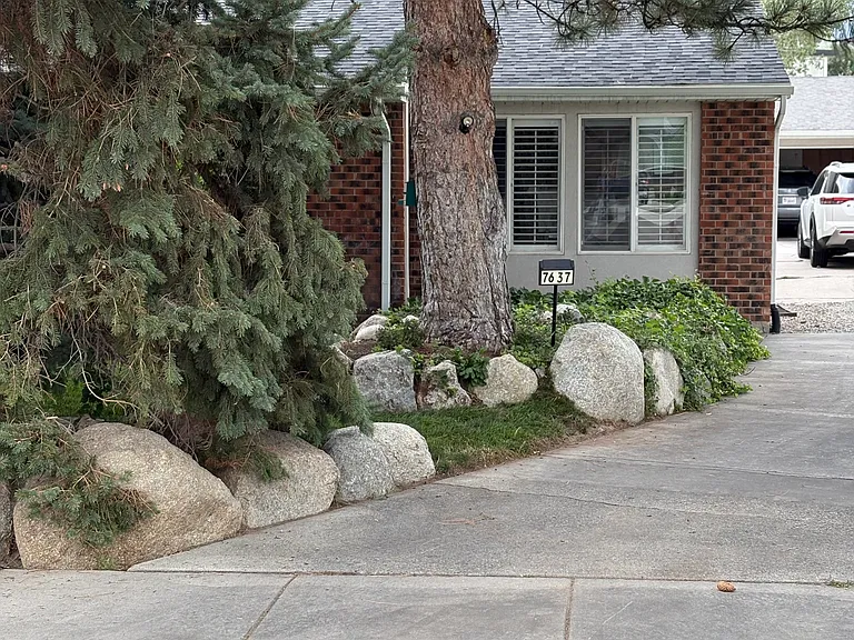 S Coachman Cir — Photo 3
