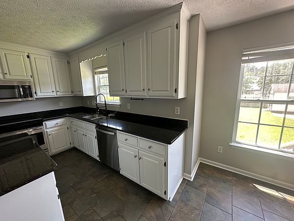 5th image of 105 Tallyho Dr