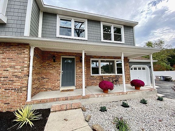 4th image of 203 E Providence Ct