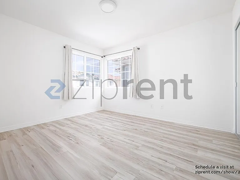 1784 Elm Ave — Photo 15
