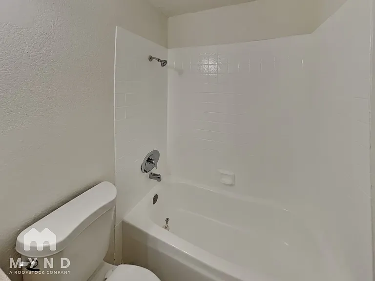 6290 Bancroft Ave — Photo 16