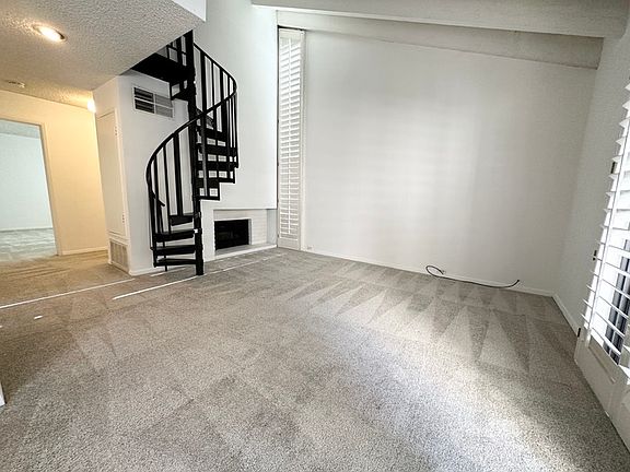 4th image of 613 Woodside Sier Unit 6
