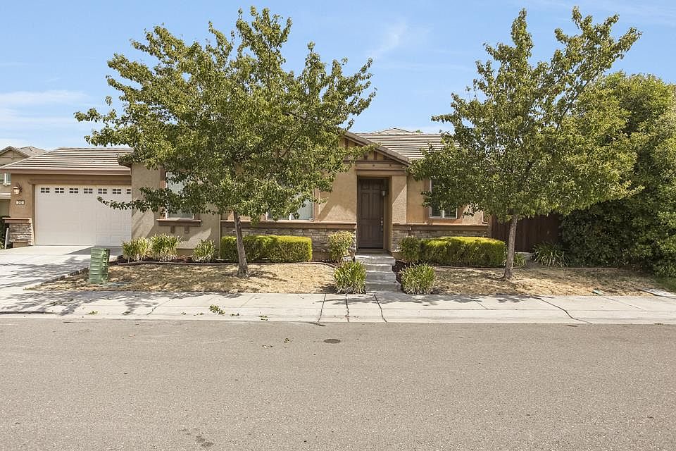1st image of 260 Caravaggio Cir