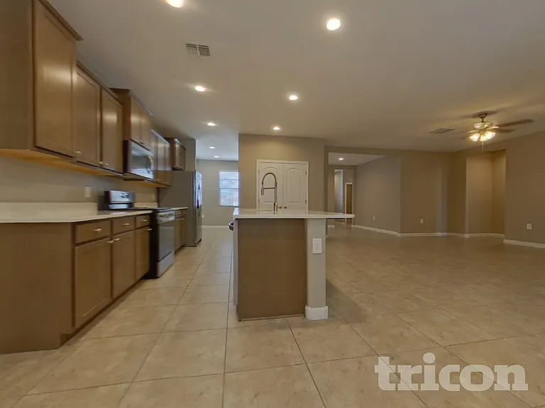 30033 W Cheery Lynn Rd — Photo 3