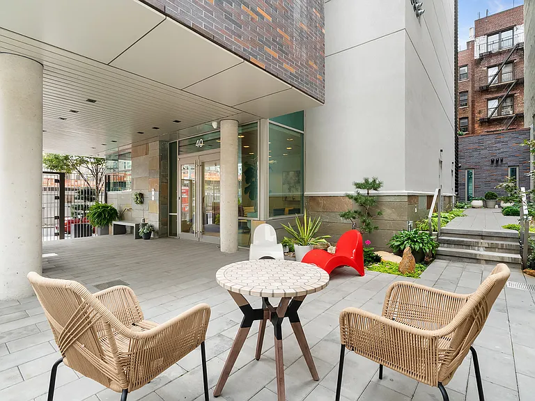 40 Pinehurst Ave #6B — Photo 16