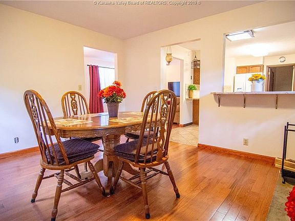 4th image of 935 Harmony Ln
