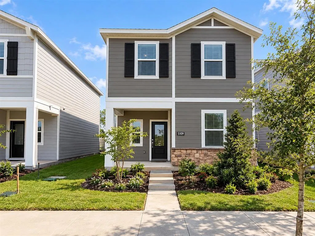 4 bed, 2.5 bath, 2071 sqft, $2,450 — Photo 1