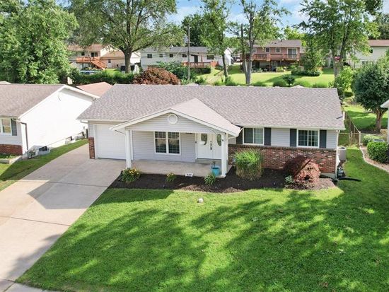 438 Rockview Dr, Saint Louis, MO 63129