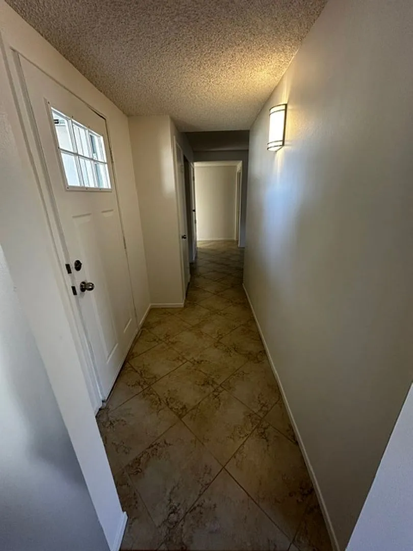 Beautiful One Story Home in Ventura! — Photo 3