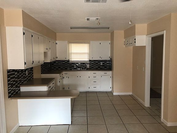 4th image of 4605 N Jackson Ave