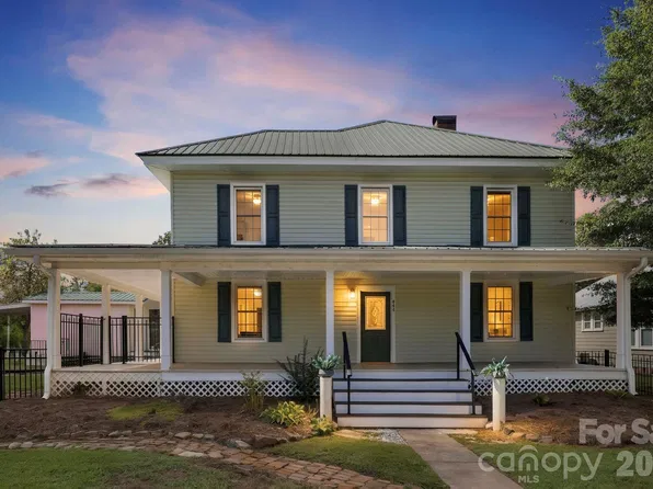 444 S Broad St, Brevard, NC 28712
