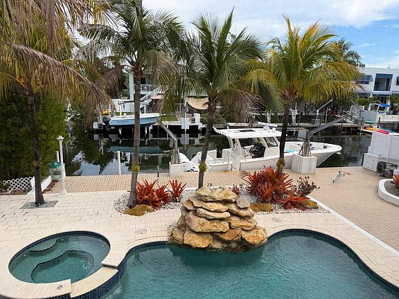 2nd image of 234 Mohawk St