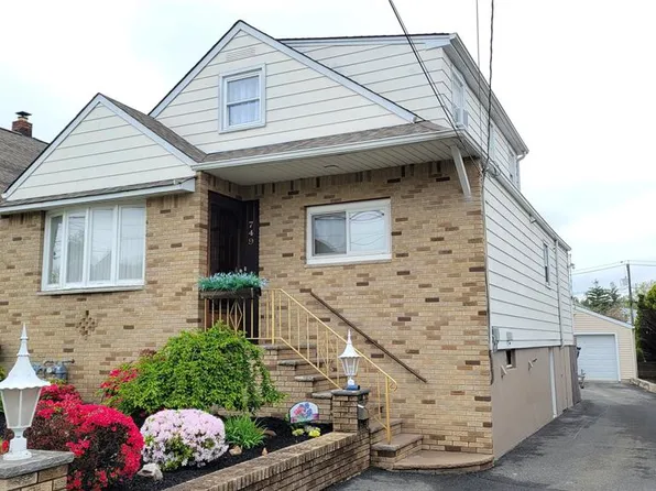 749 Teneyck Ave, Lyndhurst, NJ 07071