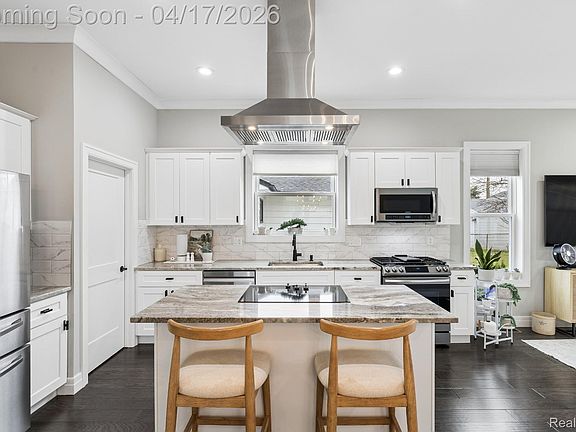 5th image of 1935 Martin Rd