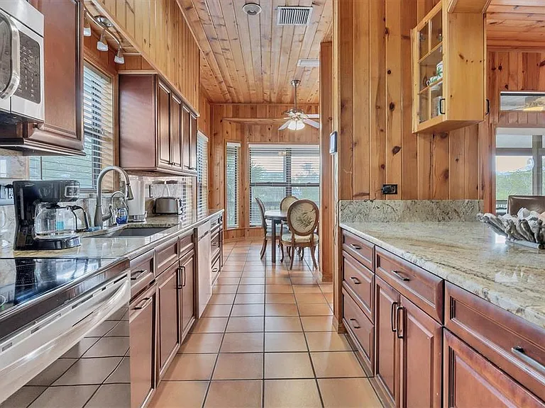 51 Palm Dr — Photo 12